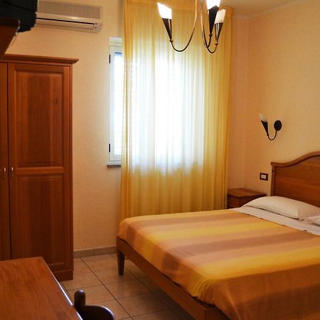 Hotel Ristorante L'Avvenire Gizzeria Ruang foto