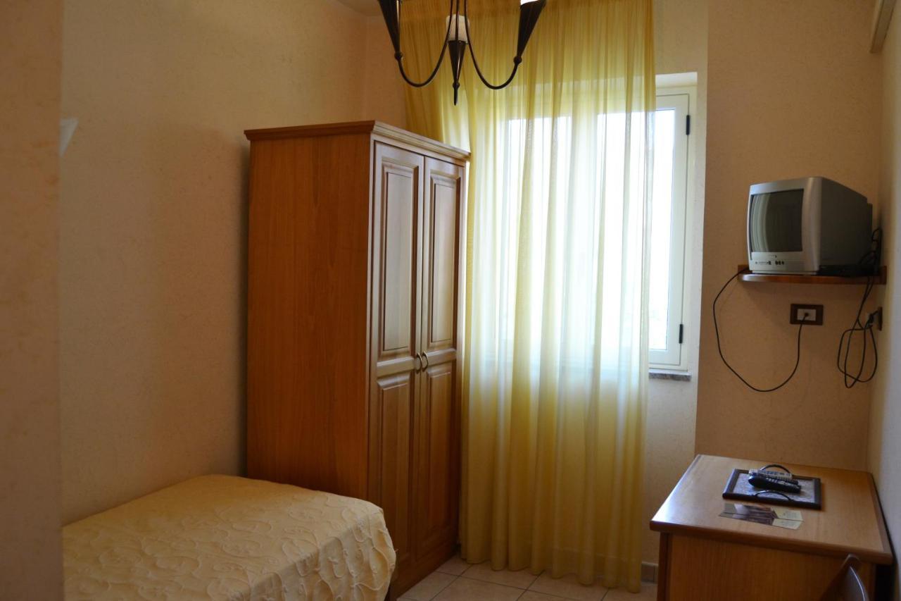 Hotel Ristorante L'Avvenire Gizzeria Ruang foto
