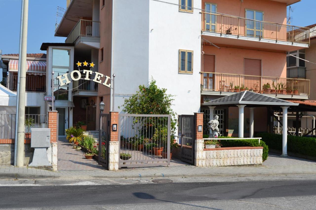 Hotel Ristorante L'Avvenire Gizzeria Bagian luar foto