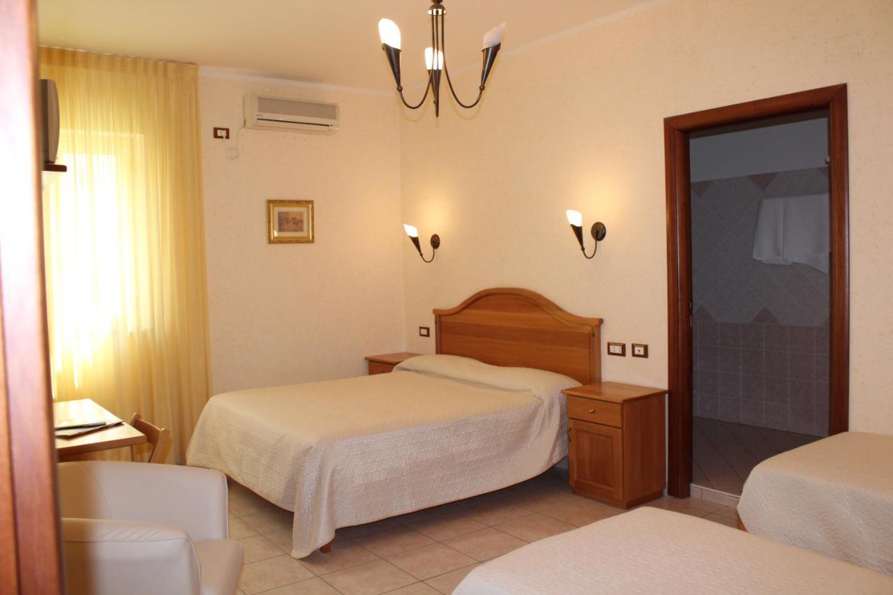 Hotel Ristorante L'Avvenire Gizzeria Bagian luar foto