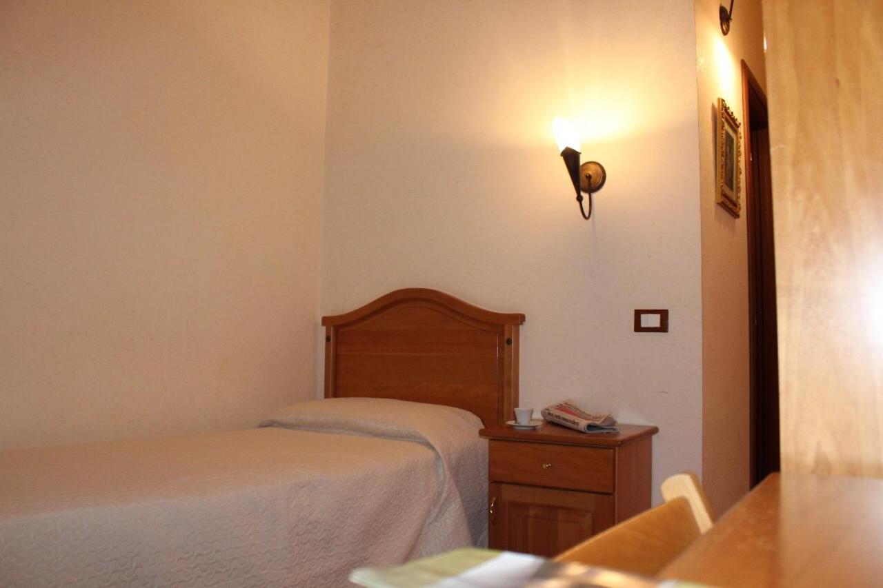 Hotel Ristorante L'Avvenire Gizzeria Bagian luar foto