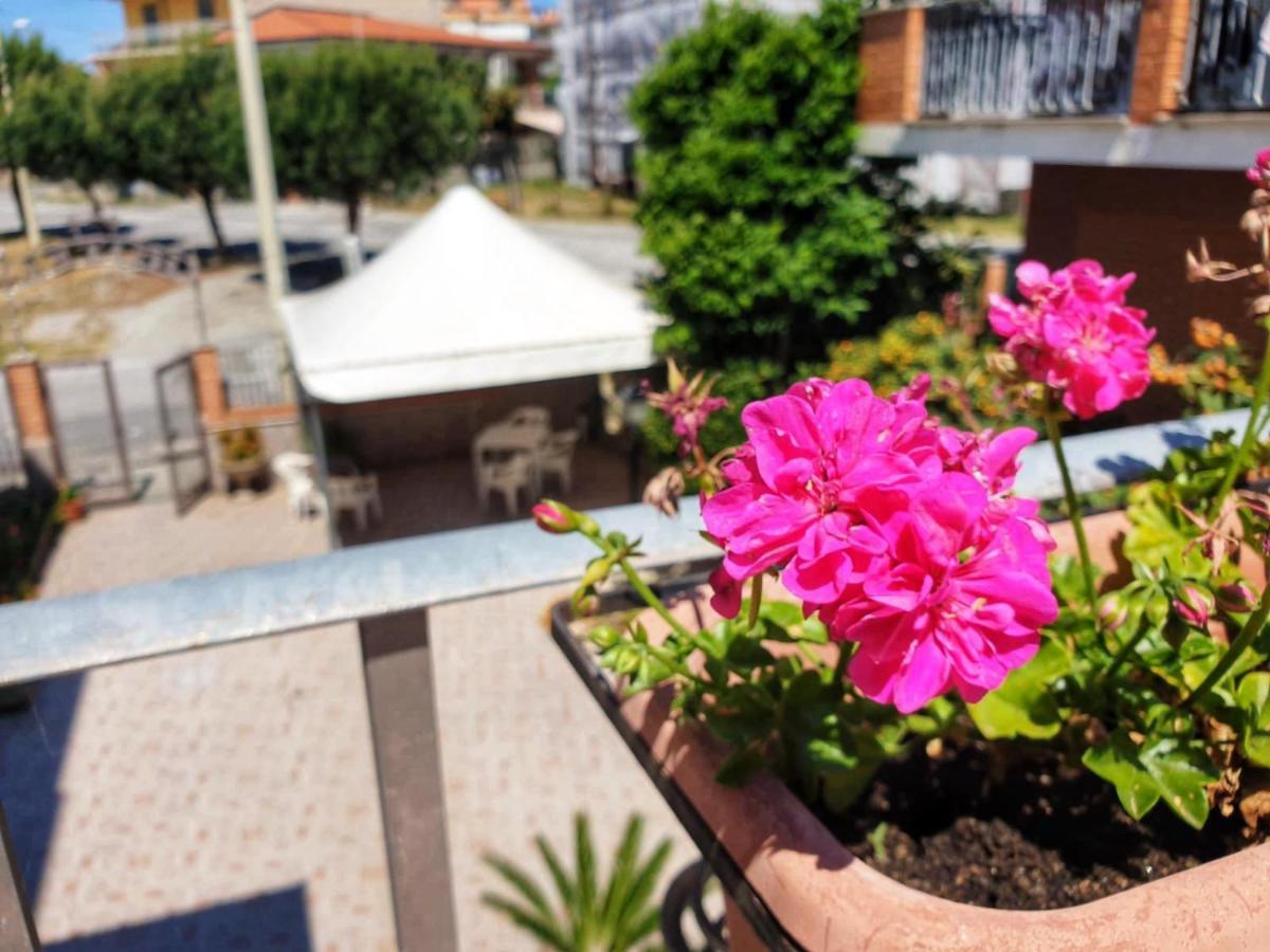 Hotel Ristorante L'Avvenire Gizzeria Bagian luar foto