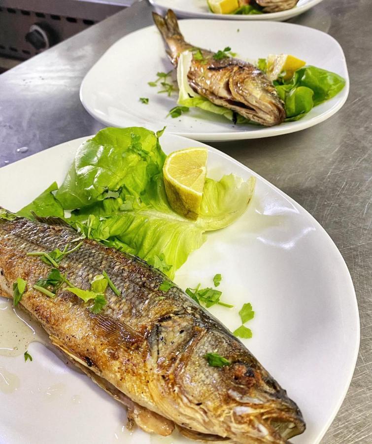 Hotel Ristorante L'Avvenire Gizzeria Bagian luar foto