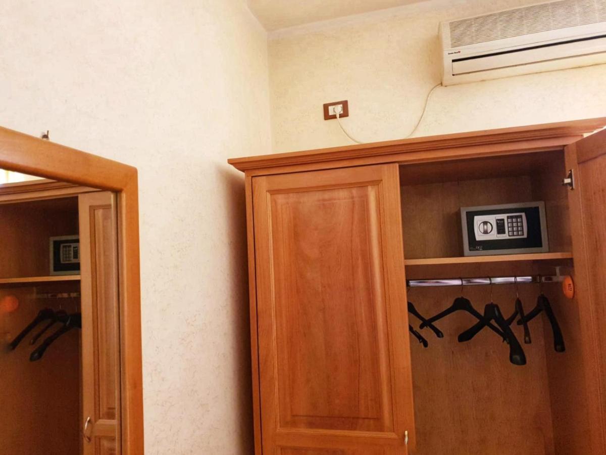 Hotel Ristorante L'Avvenire Gizzeria Bagian luar foto