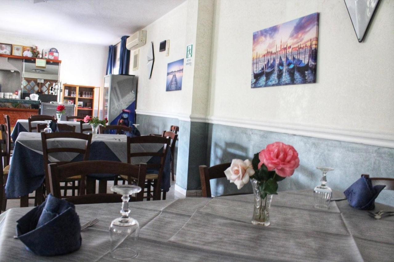 Hotel Ristorante L'Avvenire Gizzeria Bagian luar foto