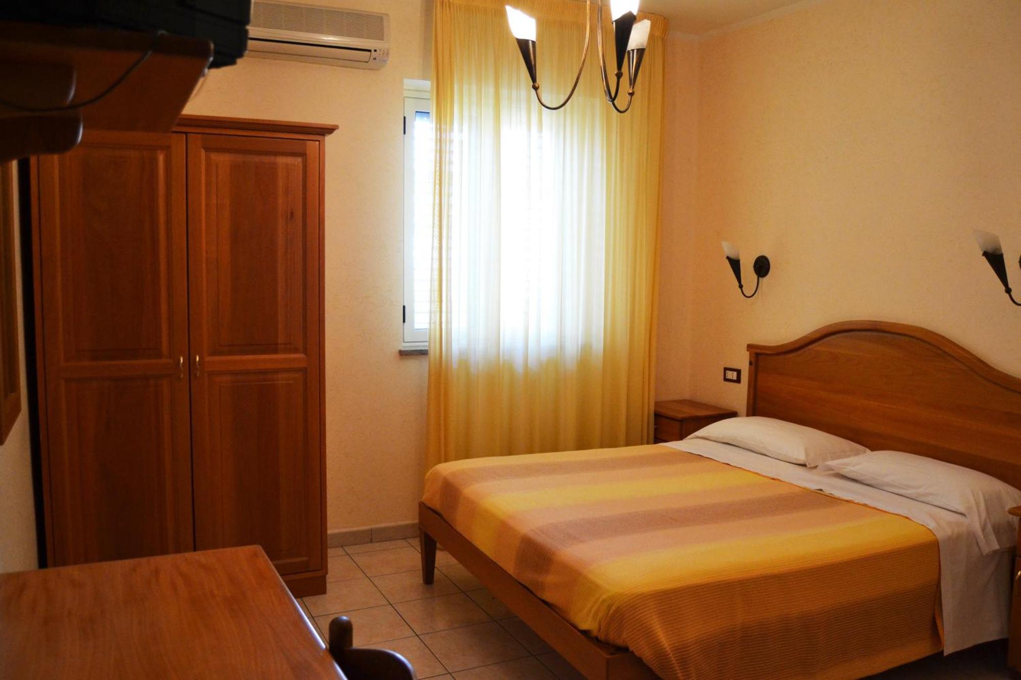 Hotel Ristorante L'Avvenire Gizzeria Ruang foto
